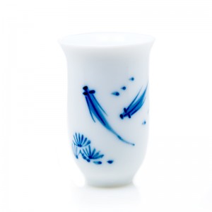 Blue and White Porcelain Fragrance Smelling Cup-Fishes Playing in Pond