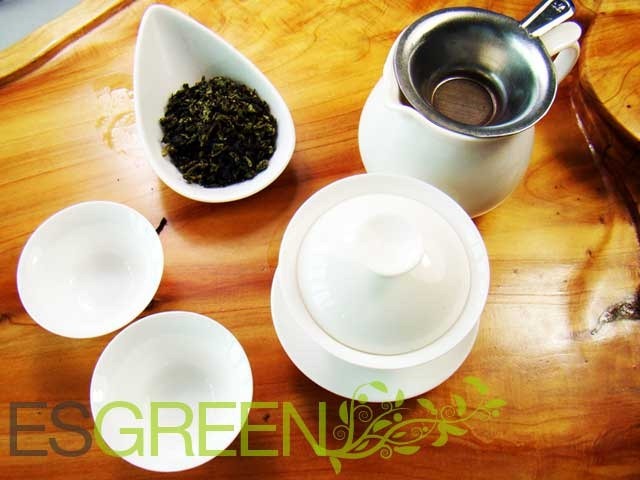 Arrange tea ware